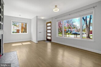 7909 Martha Washington St in Alexandria, VA - Building Photo - Building Photo