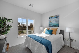 The Landing at Hub City in Plymouth, WI - Foto de edificio - Building Photo