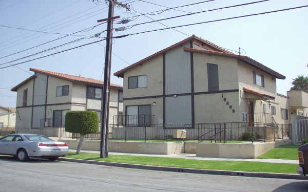 16720-16808 Dalton Ave in Gardena, CA - Building Photo