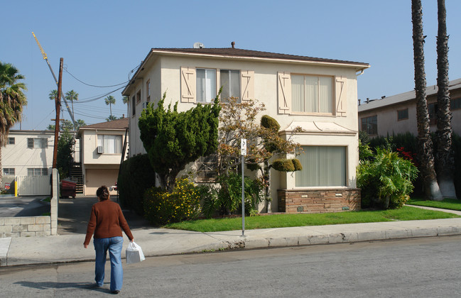 221 W Acacia Ave in Glendale, CA - Foto de edificio - Building Photo