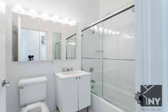 4540 Center Blvd in Queens, NY - Building Photo - Building Photo