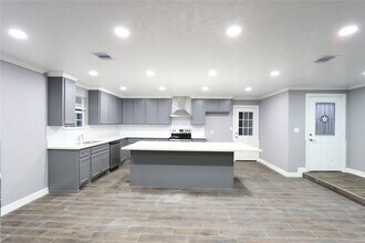 10406 Townhall Ln in Sugar Land, TX - Building Photo - Building Photo