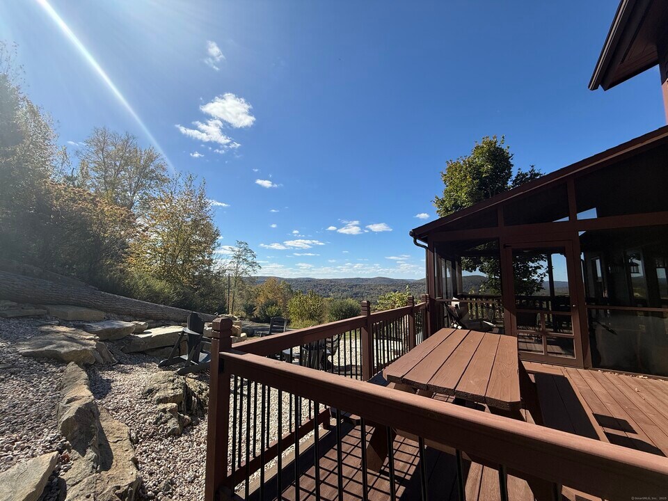 570 Long Mountain Rd in New Milford, CT - Building Photo
