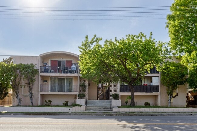 8421 Lindley Ave in Los Angeles, CA - Building Photo - Building Photo