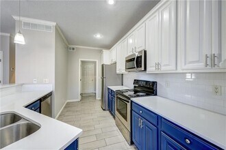 9206 Boehm Dr in Lenexa, KS - Building Photo - Building Photo