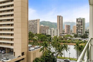 445 Kaiolu St in Honolulu, HI - Building Photo