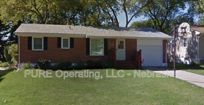 12735 B St in Omaha, NE - Building Photo