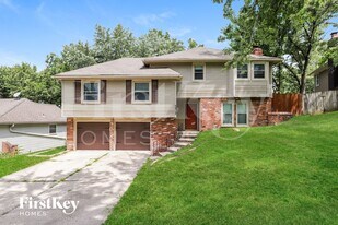 5813 NW Aspen Ln in Kansas City, MO - Building Photo