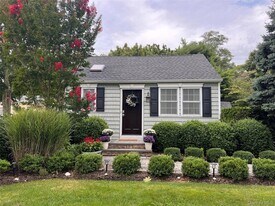 49 Fanning Ave in Hampton Bays, NY - Building Photo