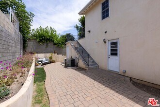 12833 Delano St in Los Angeles, CA - Building Photo - Building Photo