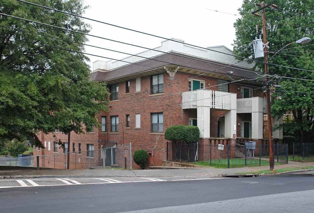 552 NE Parkway Dr in Atlanta, GA - Foto de edificio