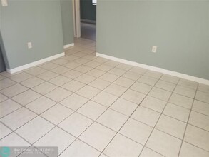 755 NW 138th St in Miami, FL - Foto de edificio - Building Photo