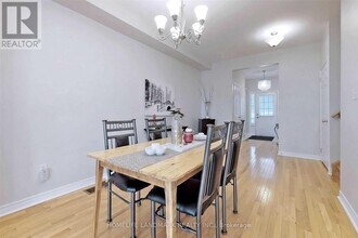 68 Hawkes Dr in Richmond Hill, ON - Building Photo - Building Photo