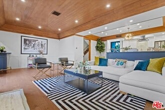 9311 Burton Wy in Beverly Hills, CA - Building Photo - Building Photo