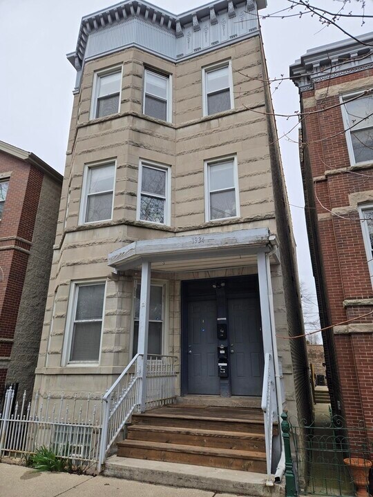 1934 N Hoyne Ave in Chicago, IL - Building Photo