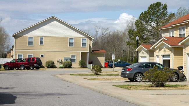 Harbor Bay Townhomes in Elizabeth City, NC - Building Photo - Other