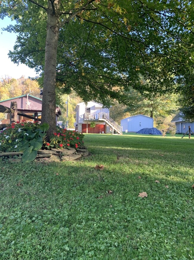 property at 41 Friendly Lndg