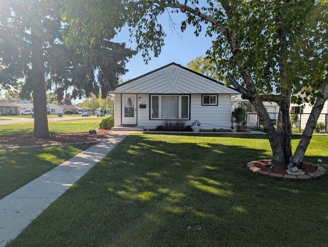 property at 8827 S Kilbourn Ave