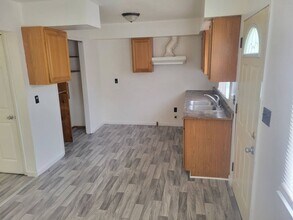 6910 N 43rd St-Unit -6912 in Milwaukee, WI - Foto de edificio - Building Photo
