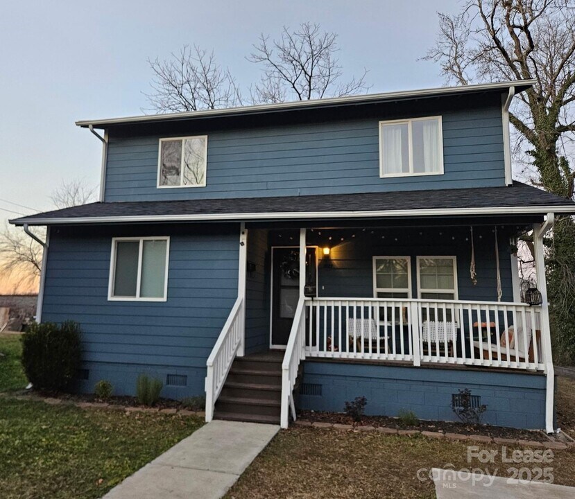 4027 Bearwood Ave in Charlotte, NC - Building Photo