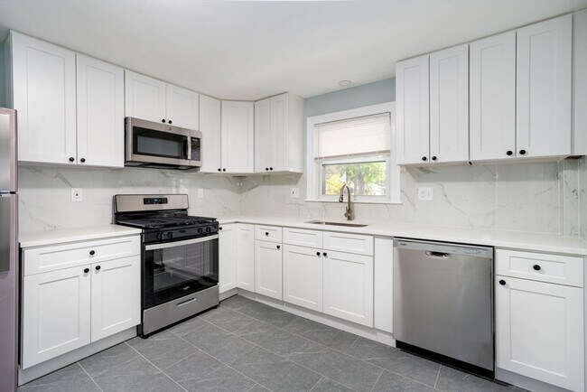 7 Langley Cir in Quincy, MA - Building Photo - Building Photo