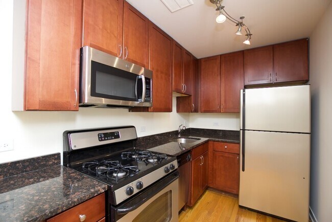630 W Wrightwood Ave in Chicago, IL - Building Photo - Building Photo