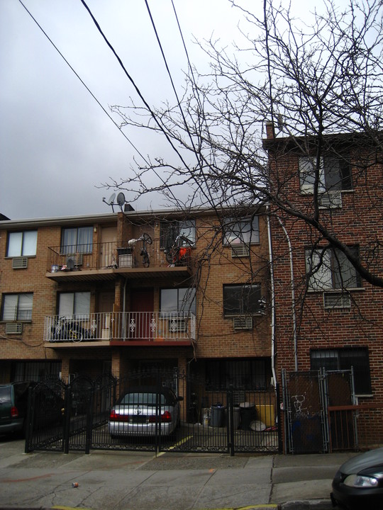 105-03 Otis Ave in Flushing, NY - Building Photo