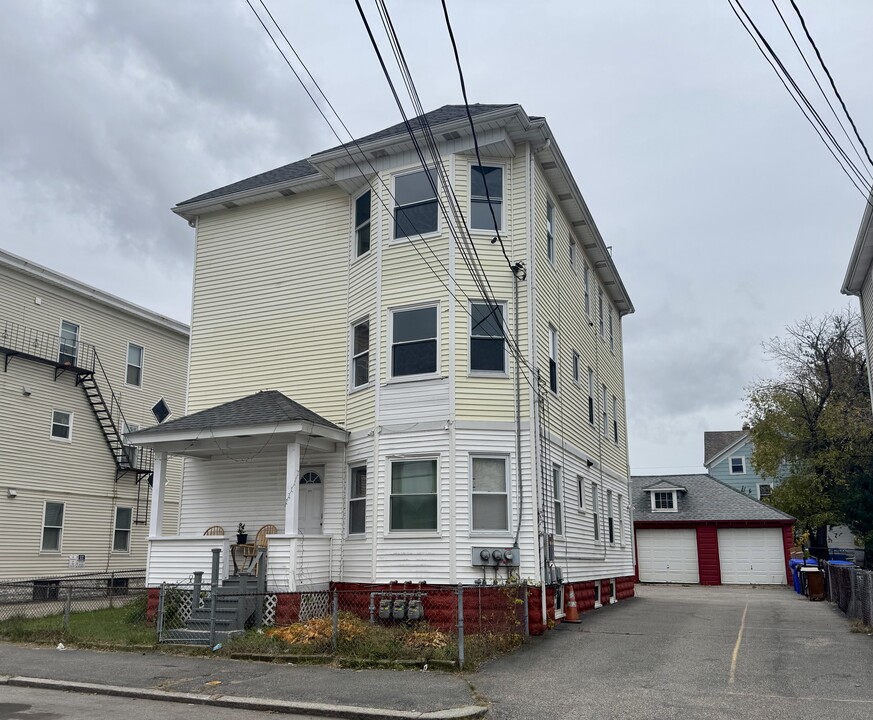 61 John St, Unit 2 in Pawtucket, RI - Foto de edificio