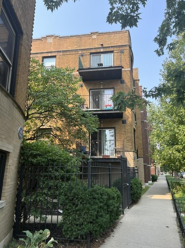 property at 1231 W Greenleaf Ave