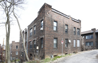 5854 Alderson St in Pittsburgh, PA - Building Photo - Building Photo