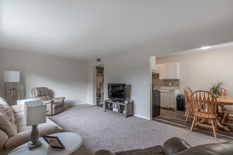 2219 Marwood Dr, Unit 3 in Mankato, MN - Building Photo - Building Photo