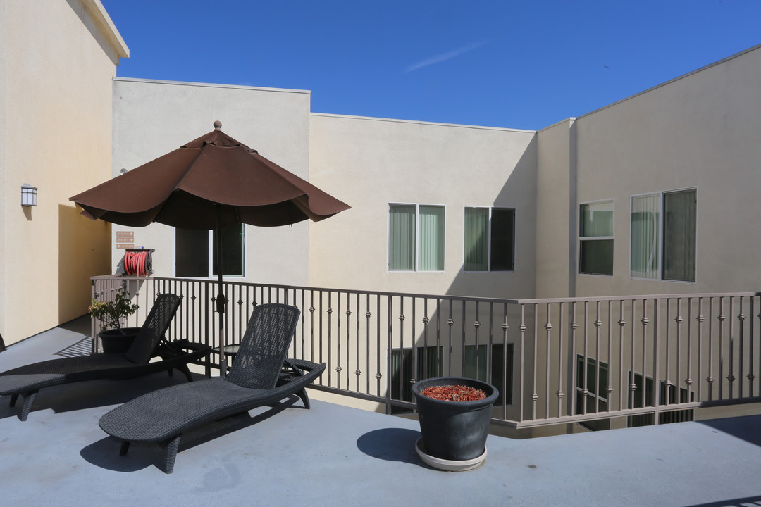 Villa Vincennes Apartments in Panorama City, CA - Building Photo