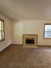21950 NE Chinook Way in Fairview, OR - Building Photo - Building Photo