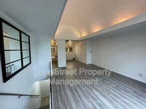 851 SW Broadway Dr in Portland, OR - Building Photo - Building Photo