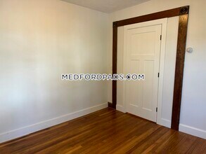 23 Renfrew St in Medford, MA - Foto de edificio - Building Photo