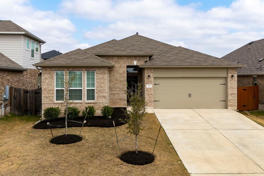 275 Cherrystone Loop in Mustang Ridge, TX - Foto de edificio