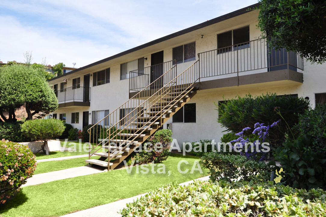 Vale Terrace Apartments in Vista, CA - Foto de edificio