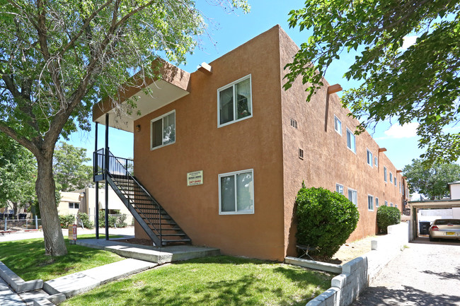 1206 Dr Martin Luther King Jr Ave NE in Albuquerque, NM - Building Photo - Building Photo