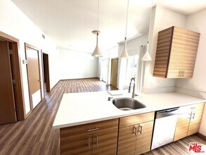 501 N San Vicente Blvd in West Hollywood, CA - Building Photo - Building Photo