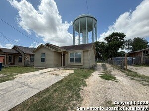 118 Drury Ln in San Antonio, TX - Building Photo