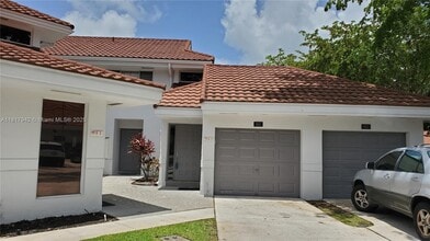 985 NW 93rd Ave in Plantation, FL - Building Photo - Building Photo