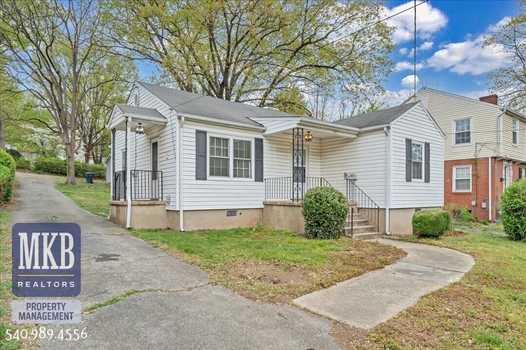 823 Brandon Ave SW in Roanoke, VA - Building Photo