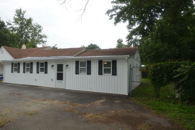 property at 6132 Summit Bridge Rd