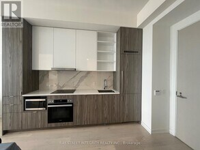 55 Cooper St in Toronto, ON - Building Photo - Building Photo