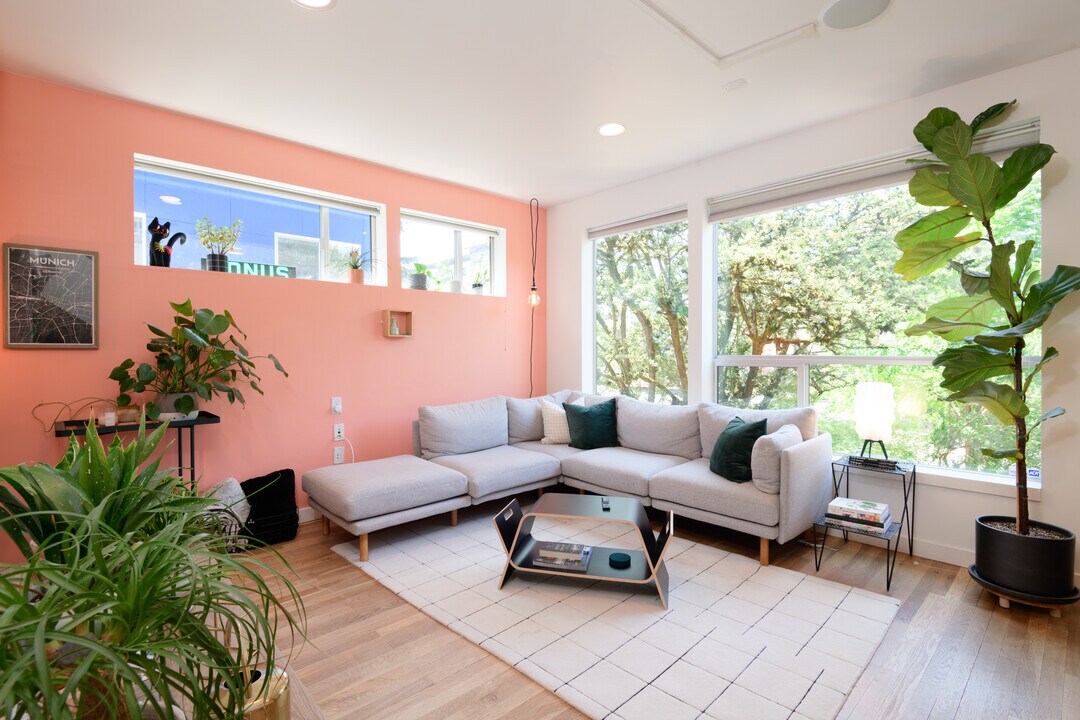 208 18th Ave E in Seattle, WA - Building Photo