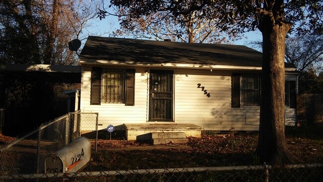 property at 2754 Lakehurst Ave