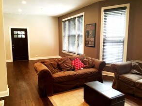 2506 W Argyle St-Unit -2512-1 in Chicago, IL - Building Photo - Building Photo