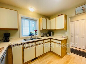 190-190 McIntosh Rd in Kelowna, BC - Building Photo - Building Photo