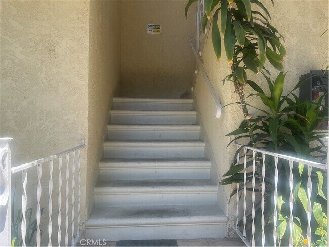14222 Sylvan St in Los Angeles, CA - Building Photo - Building Photo