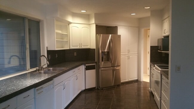 19071 SW Chesapeake Dr in Tualatin, OR - Building Photo - Building Photo